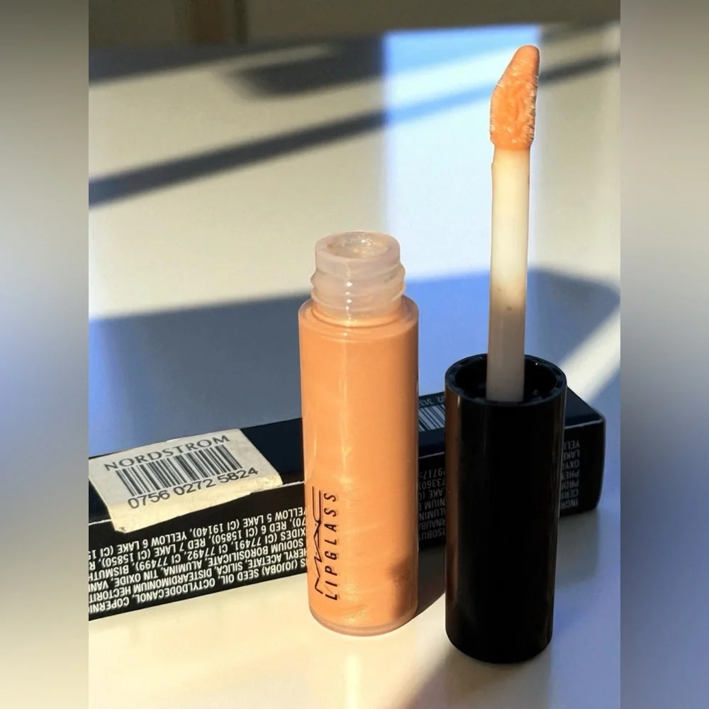 MAC ULTIMATE DISH LIPGLASS. LIMITED EDITION. NEW IN BOX.
